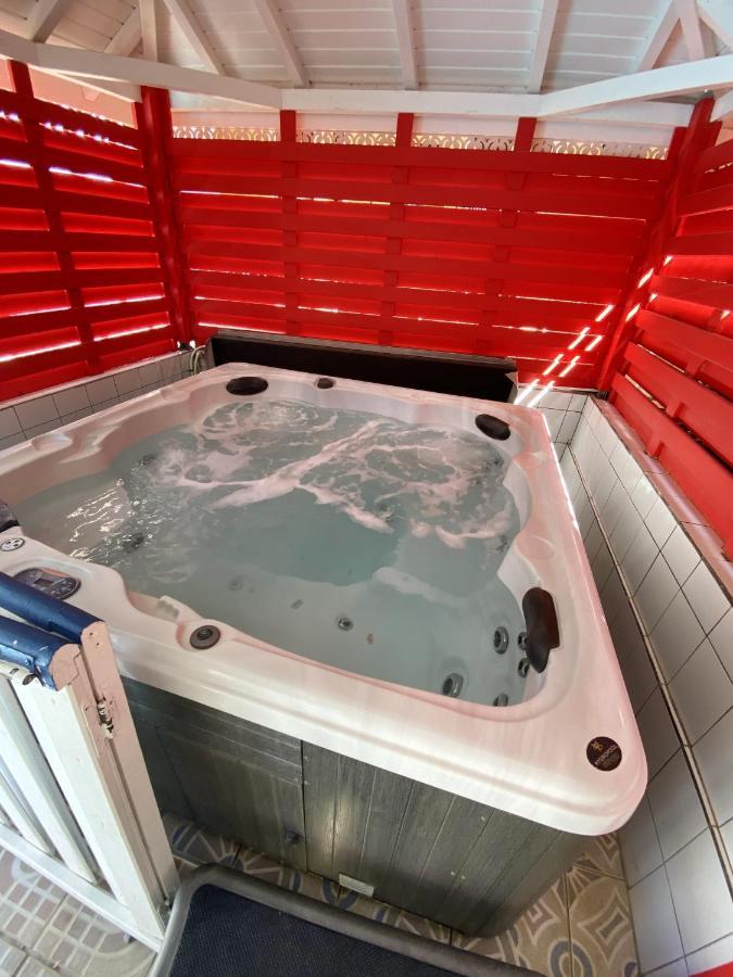 Appartement Moderne A Pointe Noire 36 M² Piscine & Jacuzzi ภายนอก รูปภาพ